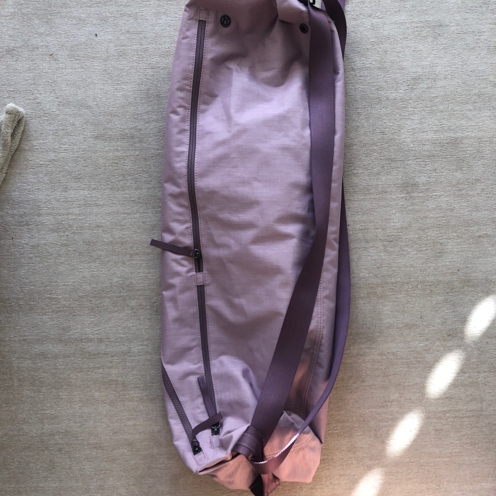 Lulu lemons yoga bag